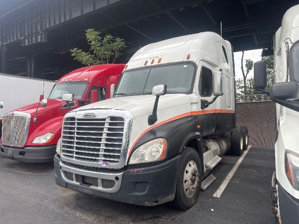 Day Cab Tractor-Heavy Duty Tractors-Freightliner-2011-Cascadia 12564ST-North Bergen-NJ-874,176\n\t\tmiles-$ 16,000 - Image 3