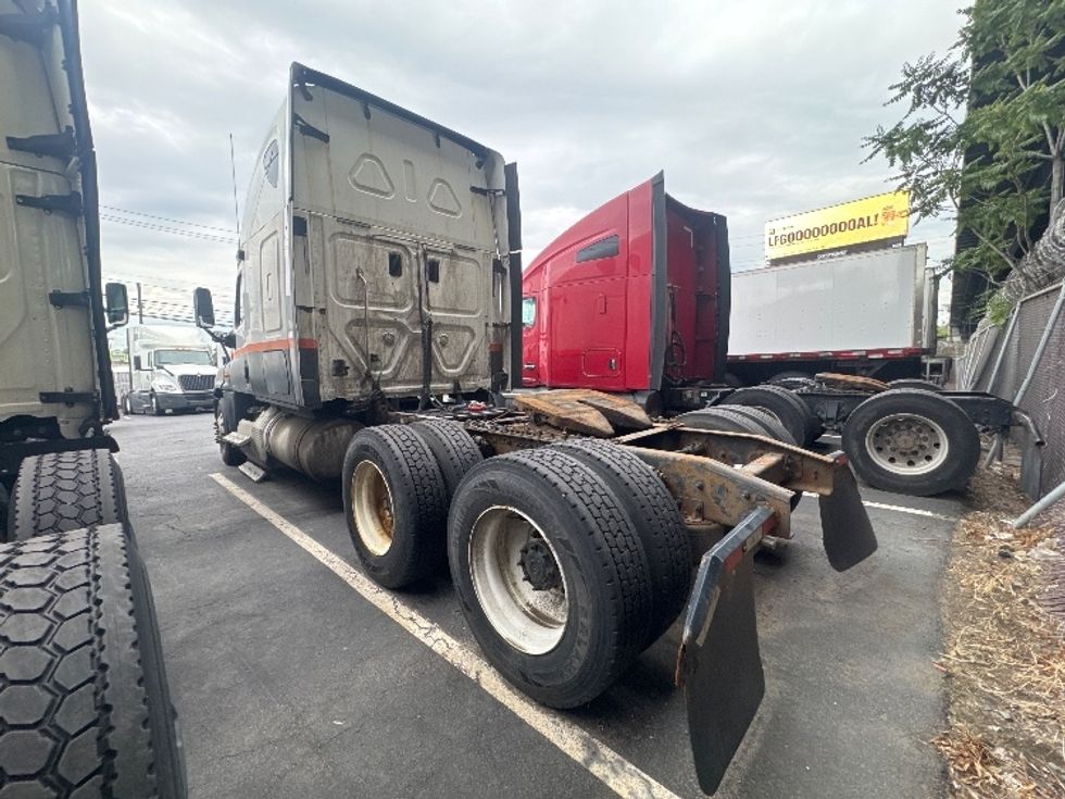 Day Cab Tractor-Heavy Duty Tractors-Freightliner-2011-Cascadia 12564ST-North Bergen-NJ-874,176\n\t\tmiles-$ 16,000 - Image 4
