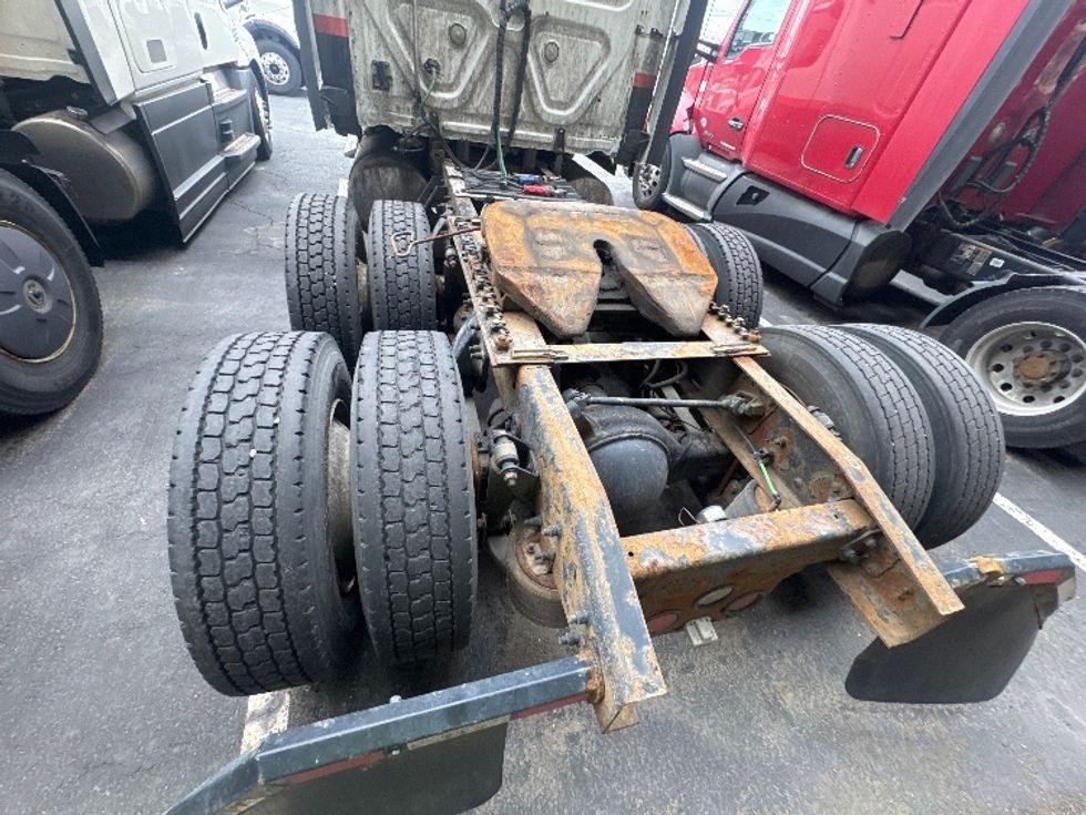 Day Cab Tractor-Heavy Duty Tractors-Freightliner-2011-Cascadia 12564ST-North Bergen-NJ-874,176\n\t\tmiles-$ 16,000 - Image 5