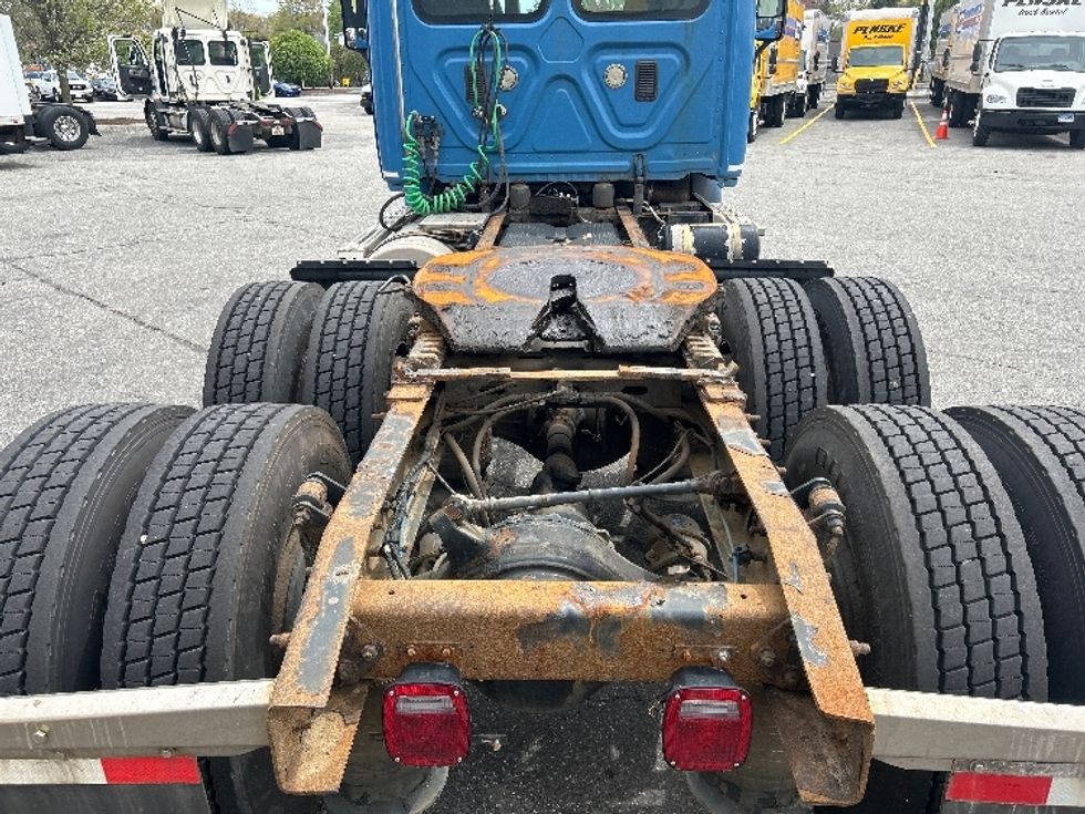 Day Cab Tractor-Heavy Duty Tractors-Freightliner-2012-Cascadia 11364ST-Chicopee-MA-467,525\n\t\tmiles-$ 14,000 - Image 6