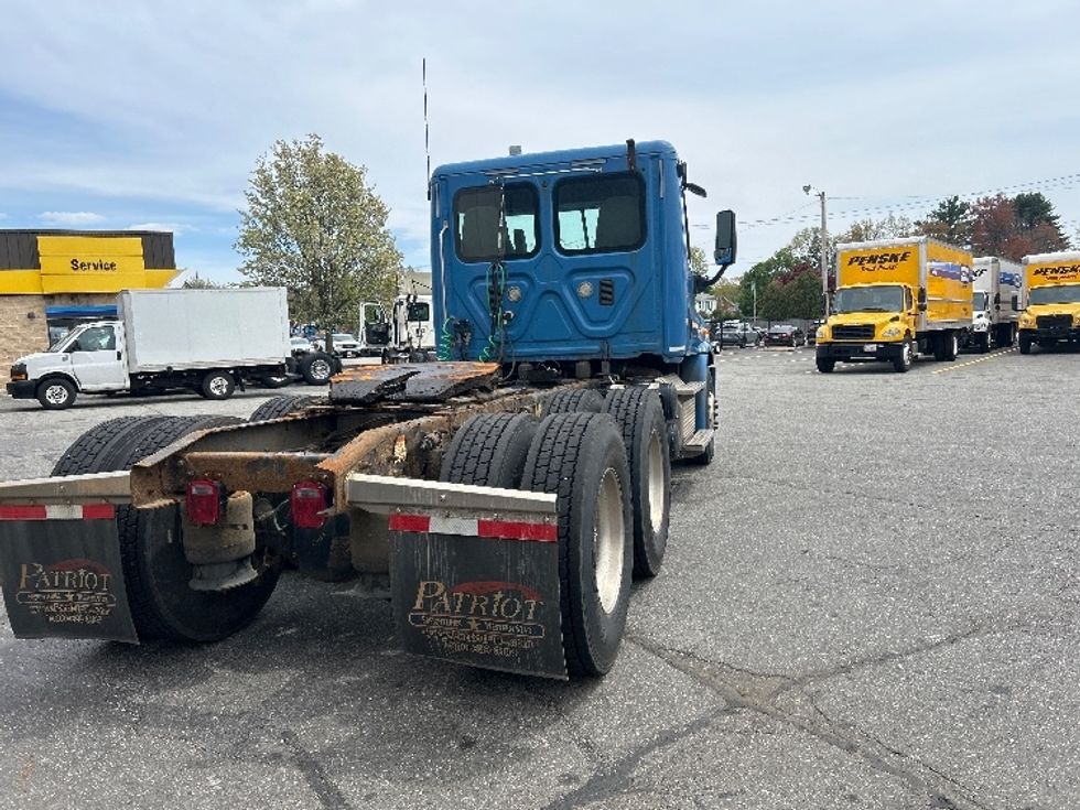 Day Cab Tractor-Heavy Duty Tractors-Freightliner-2012-Cascadia 11364ST-Chicopee-MA-467,525\n\t\tmiles-$ 14,000 - Image 7