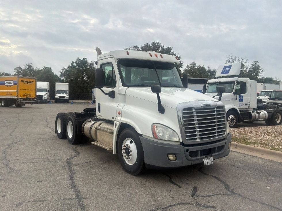 Day Cab Tractor-Heavy Duty Tractors-Freightliner-2012-Cascadia 12564ST-Austin-TX-323,178\n\t\tmiles-$ 16,500 - Image 1