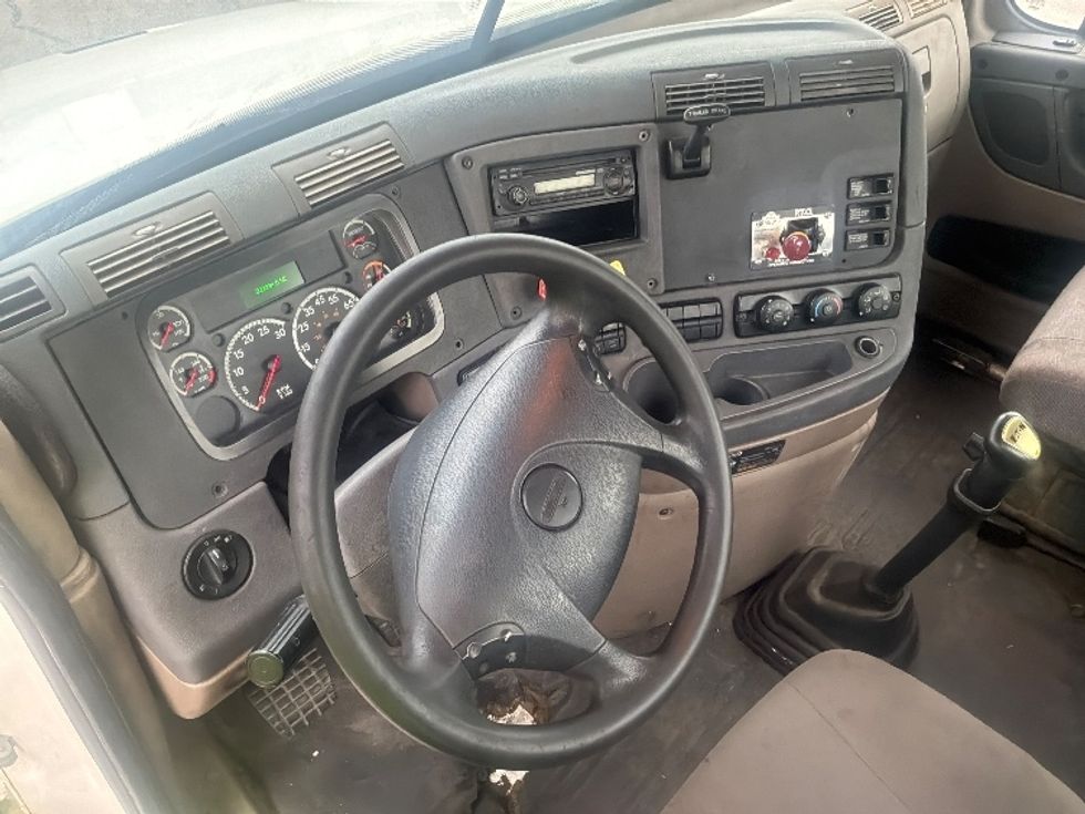 Day Cab Tractor-Heavy Duty Tractors-Freightliner-2012-Cascadia 12564ST-Austin-TX-323,178\n\t\tmiles-$ 16,500 - Image 10