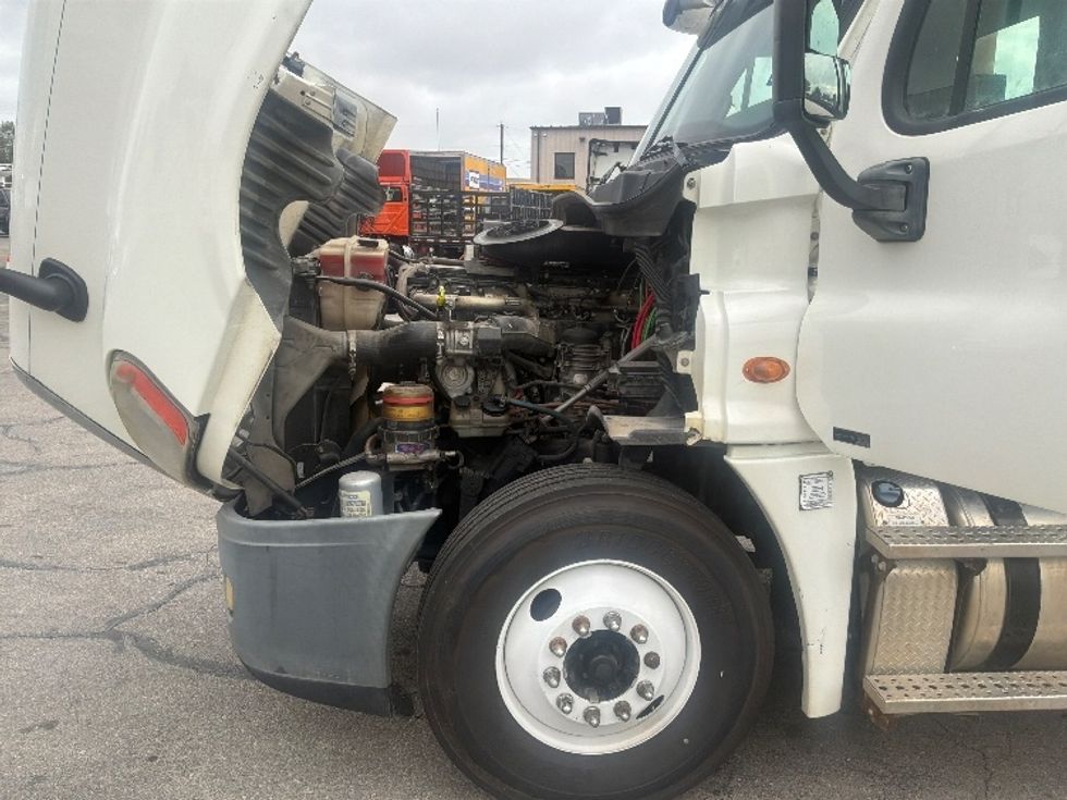 Day Cab Tractor-Heavy Duty Tractors-Freightliner-2012-Cascadia 12564ST-Austin-TX-323,178\n\t\tmiles-$ 16,500 - Image 16