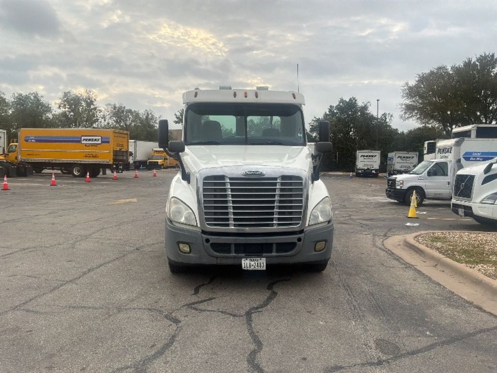 Day Cab Tractor-Heavy Duty Tractors-Freightliner-2012-Cascadia 12564ST-Austin-TX-323,178\n\t\tmiles-$ 16,500 - Image 2