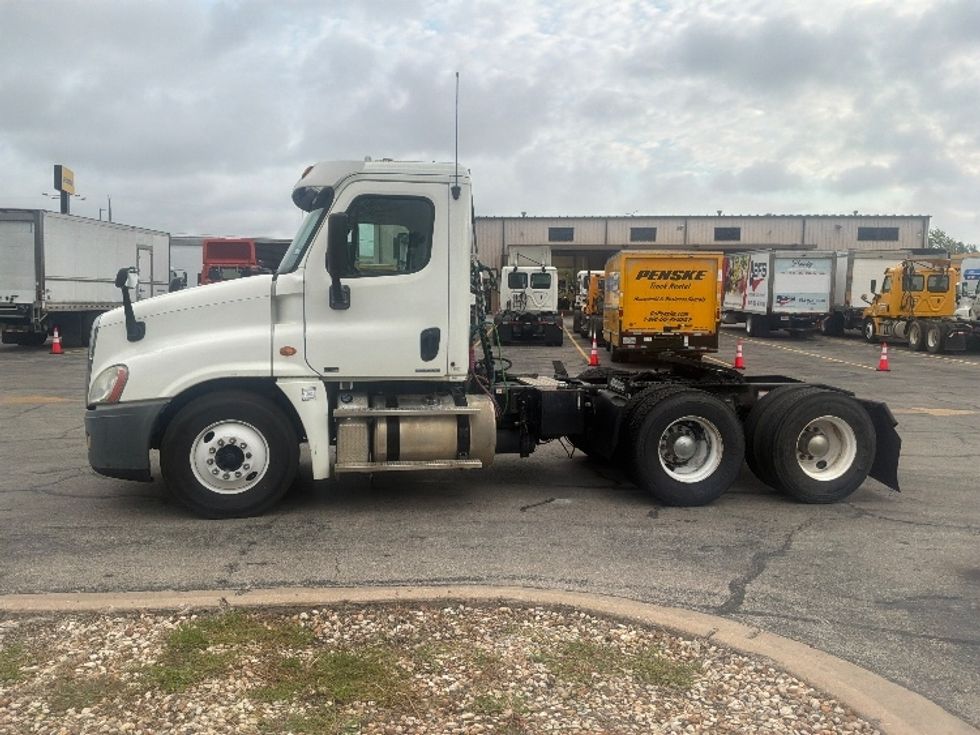Day Cab Tractor-Heavy Duty Tractors-Freightliner-2012-Cascadia 12564ST-Austin-TX-323,178\n\t\tmiles-$ 16,500 - Image 4