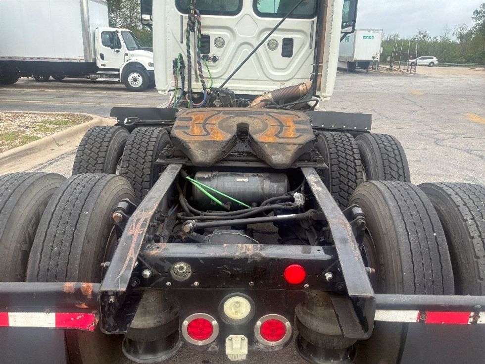 Day Cab Tractor-Heavy Duty Tractors-Freightliner-2012-Cascadia 12564ST-Austin-TX-323,178\n\t\tmiles-$ 16,500 - Image 6