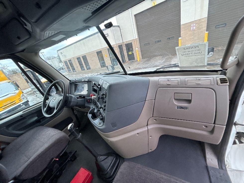 Day Cab Tractor-Heavy Duty Tractors-Freightliner-2012-Cascadia 12564ST-Brooklyn Park-MN-457,730\n\t\tmiles-$ 12,000 - Image 12