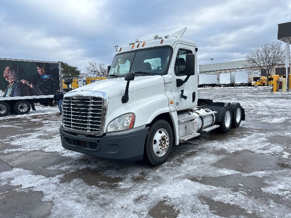 Day Cab Tractor-Heavy Duty Tractors-Freightliner-2012-Cascadia 12564ST-Brooklyn Park-MN-457,730\n\t\tmiles-$ 12,000 - Image 2