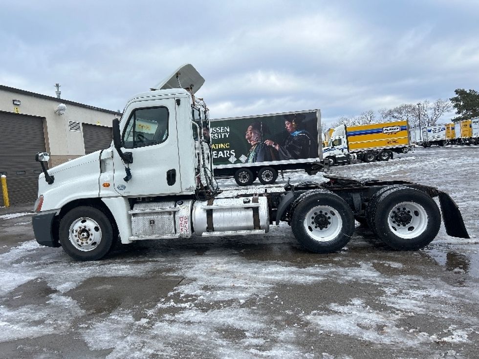 Day Cab Tractor-Heavy Duty Tractors-Freightliner-2012-Cascadia 12564ST-Brooklyn Park-MN-457,730\n\t\tmiles-$ 12,000 - Image 3