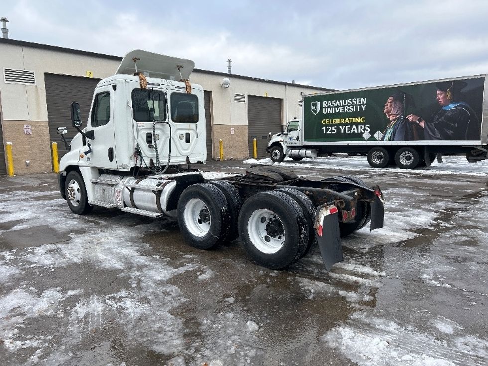 Day Cab Tractor-Heavy Duty Tractors-Freightliner-2012-Cascadia 12564ST-Brooklyn Park-MN-457,730\n\t\tmiles-$ 12,000 - Image 4