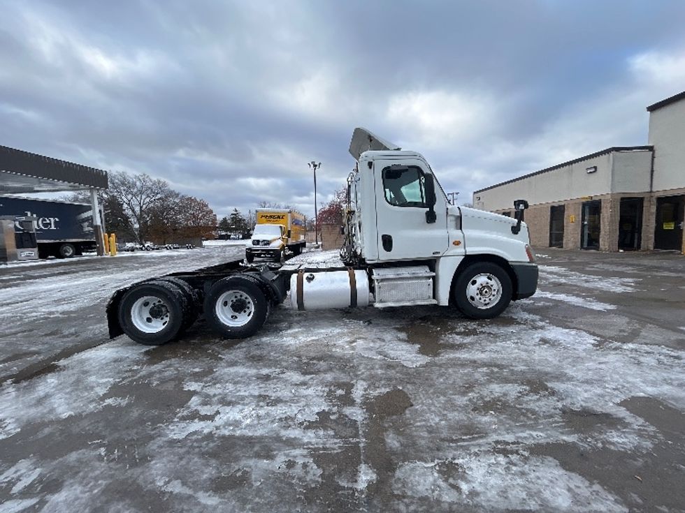 Day Cab Tractor-Heavy Duty Tractors-Freightliner-2012-Cascadia 12564ST-Brooklyn Park-MN-457,730\n\t\tmiles-$ 12,000 - Image 7