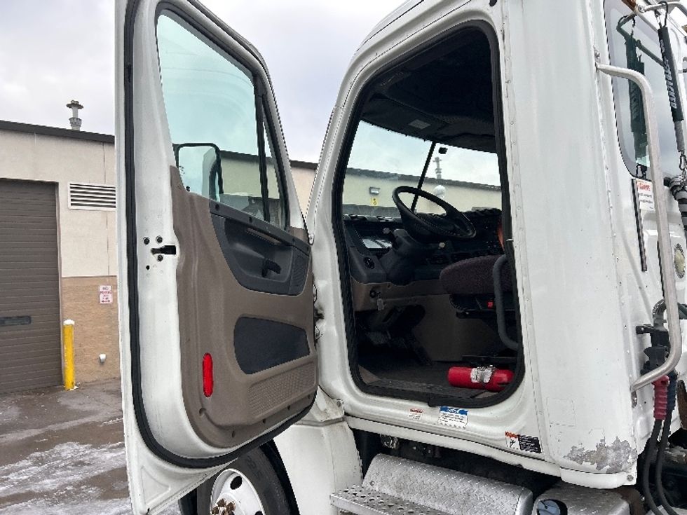 Day Cab Tractor-Heavy Duty Tractors-Freightliner-2012-Cascadia 12564ST-Brooklyn Park-MN-457,730\n\t\tmiles-$ 12,000 - Image 8