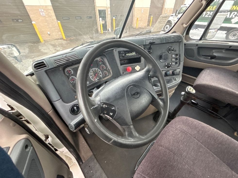 Day Cab Tractor-Heavy Duty Tractors-Freightliner-2012-Cascadia 12564ST-Brooklyn Park-MN-457,730\n\t\tmiles-$ 12,000 - Image 9