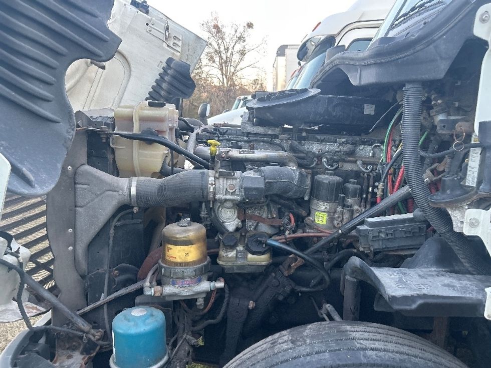 Day Cab Tractor-Heavy Duty Tractors-Freightliner-2012-Cascadia 12564ST-Garden City-GA-389,668\n\t\tmiles-$ 12,000 - Image 14