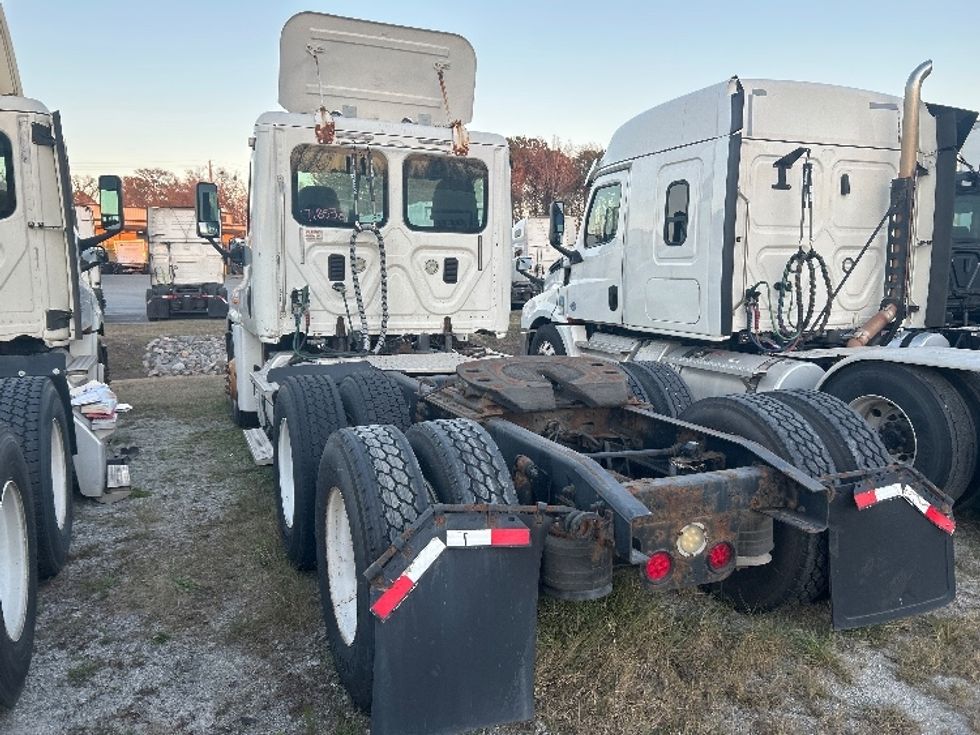 Day Cab Tractor-Heavy Duty Tractors-Freightliner-2012-Cascadia 12564ST-Garden City-GA-389,668\n\t\tmiles-$ 12,000 - Image 4