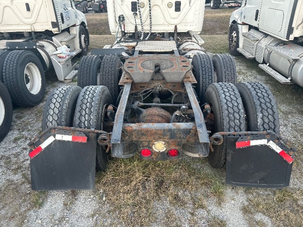 Day Cab Tractor-Heavy Duty Tractors-Freightliner-2012-Cascadia 12564ST-Garden City-GA-389,668\n\t\tmiles-$ 12,000 - Image 5