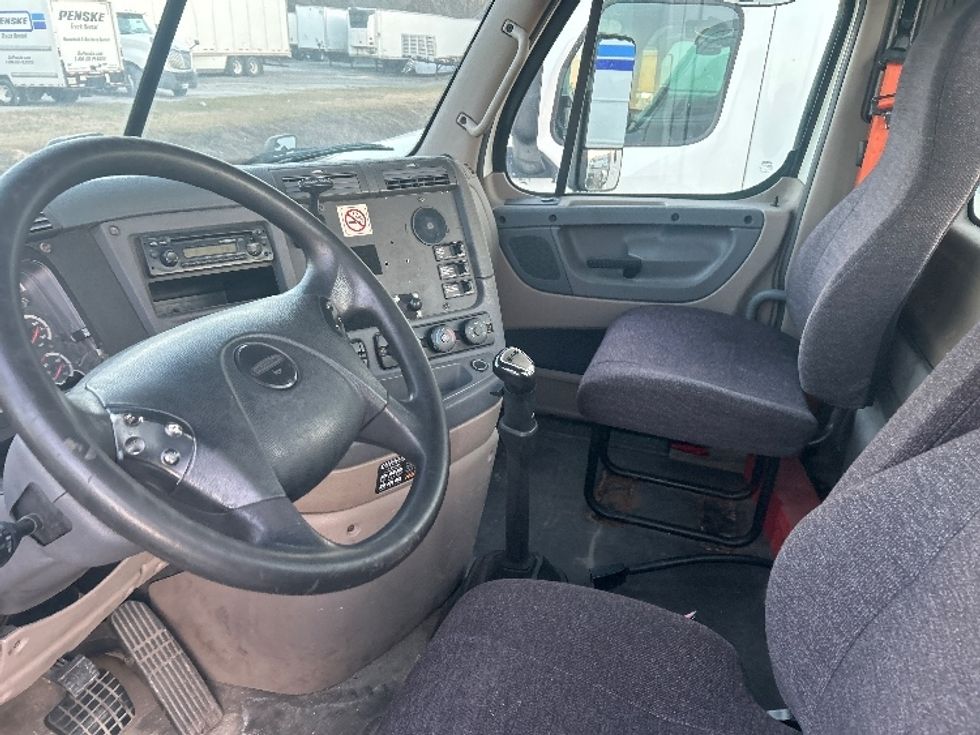 Day Cab Tractor-Heavy Duty Tractors-Freightliner-2012-Cascadia 12564ST-Garden City-GA-389,668\n\t\tmiles-$ 12,000 - Image 8