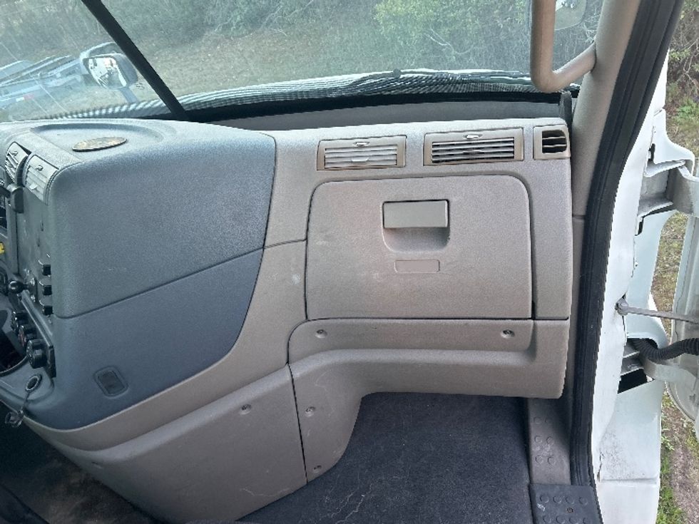 Day Cab Tractor-Heavy Duty Tractors-Freightliner-2012-Cascadia 12564ST-Garden City-GA-437,567\n\t\tmiles-$ 12,000 - Image 11