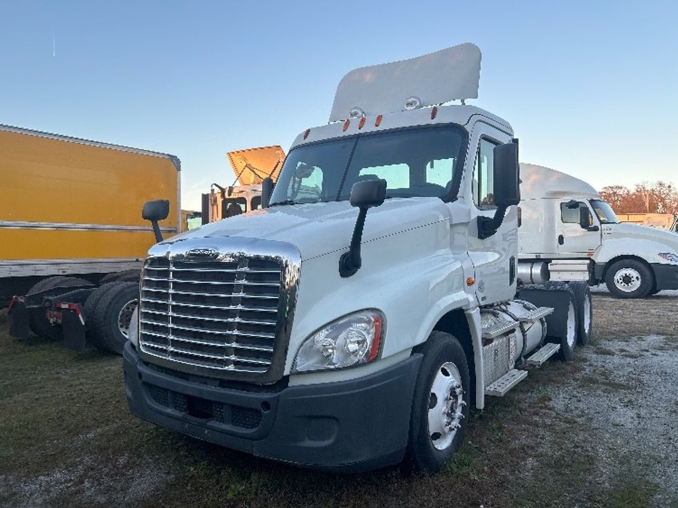 Day Cab Tractor-Heavy Duty Tractors-Freightliner-2012-Cascadia 12564ST-Garden City-GA-437,567\n\t\tmiles-$ 12,000 - Image 3
