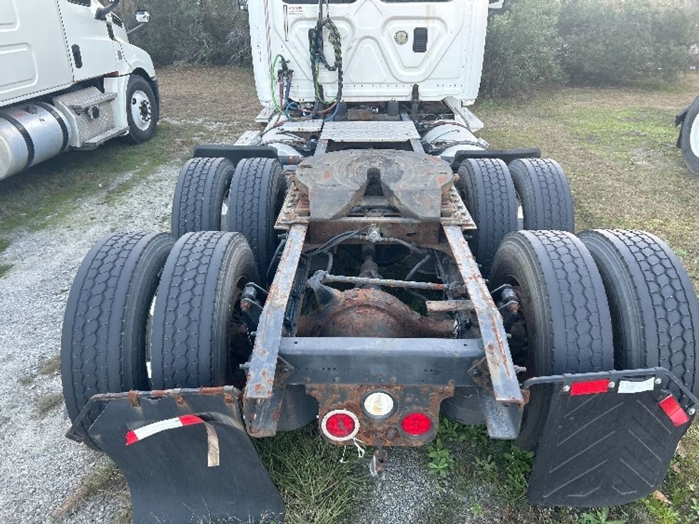Day Cab Tractor-Heavy Duty Tractors-Freightliner-2012-Cascadia 12564ST-Garden City-GA-437,567\n\t\tmiles-$ 12,000 - Image 5
