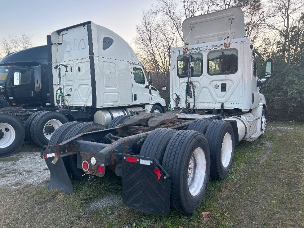 Day Cab Tractor-Heavy Duty Tractors-Freightliner-2012-Cascadia 12564ST-Garden City-GA-437,567\n\t\tmiles-$ 12,000 - Image 6