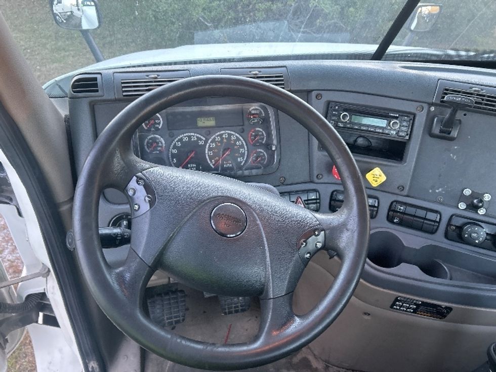 Day Cab Tractor-Heavy Duty Tractors-Freightliner-2012-Cascadia 12564ST-Garden City-GA-437,567\n\t\tmiles-$ 12,000 - Image 9