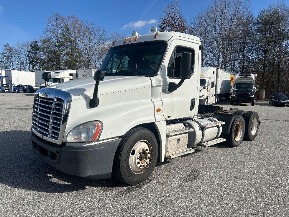 Day Cab Tractor-Heavy Duty Tractors-Freightliner-2012-Cascadia 12564ST-Greensboro-NC-396,007\n\t\tmiles-$ 12,000 - Image 1