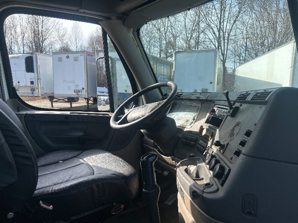 Day Cab Tractor-Heavy Duty Tractors-Freightliner-2012-Cascadia 12564ST-Greensboro-NC-396,007\n\t\tmiles-$ 12,000 - Image 13