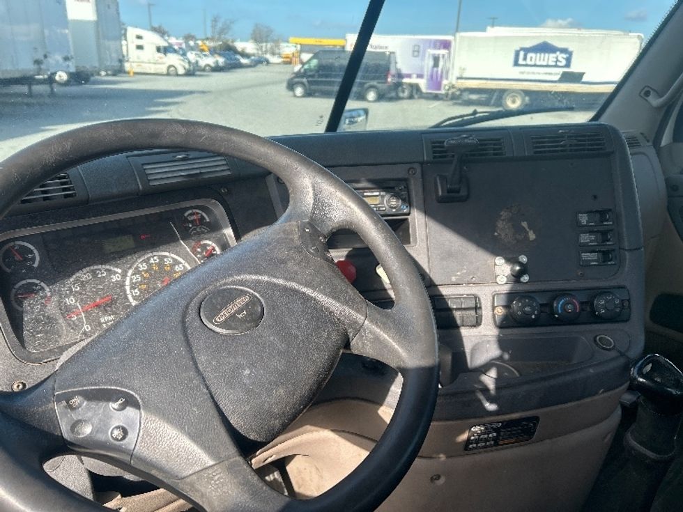 Day Cab Tractor-Heavy Duty Tractors-Freightliner-2012-Cascadia 12564ST-Greensboro-NC-396,007\n\t\tmiles-$ 12,000 - Image 9