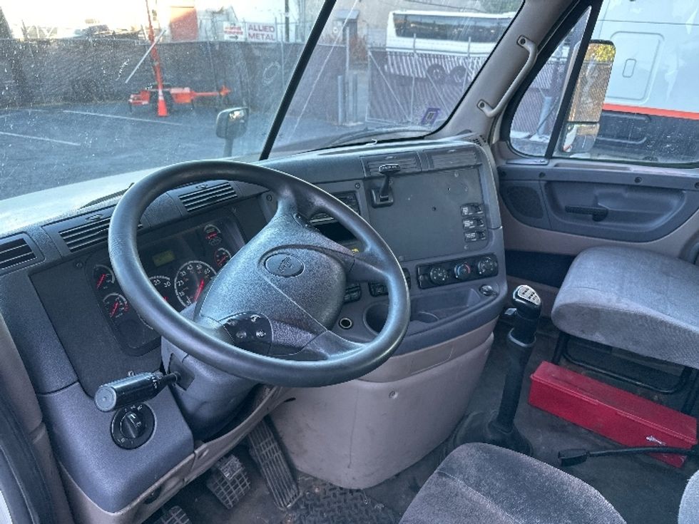 Day Cab Tractor-Heavy Duty Tractors-Freightliner-2012-Cascadia 12564ST-North Bergen-NJ-360,780\n\t\tmiles-$ 15,000 - Image 10