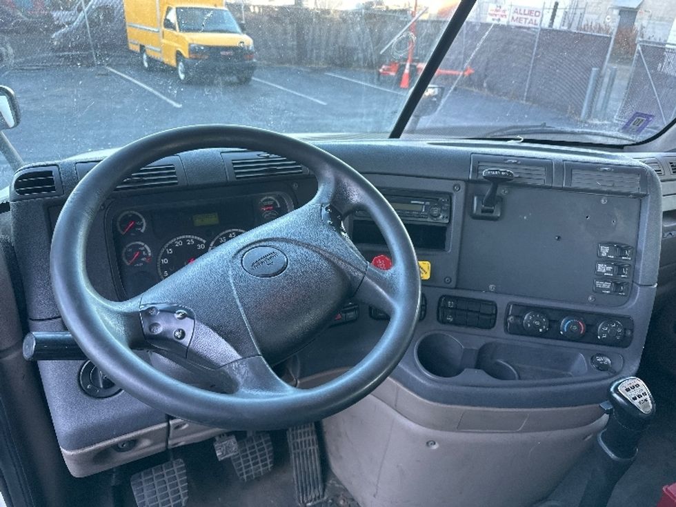 Day Cab Tractor-Heavy Duty Tractors-Freightliner-2012-Cascadia 12564ST-North Bergen-NJ-360,780\n\t\tmiles-$ 15,000 - Image 11