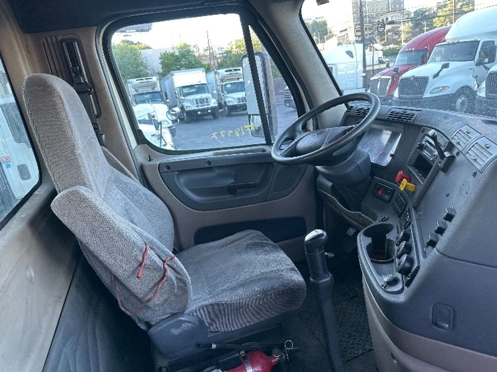 Day Cab Tractor-Heavy Duty Tractors-Freightliner-2012-Cascadia 12564ST-North Bergen-NJ-360,780\n\t\tmiles-$ 15,000 - Image 14