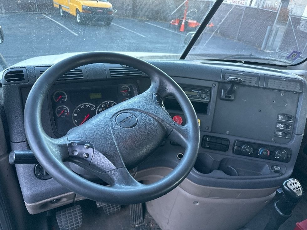 Day Cab Tractor-Heavy Duty Tractors-Freightliner-2012-Cascadia 12564ST-North Bergen-NJ-360,780\n\t\tmiles-$ 15,000 - Image 19