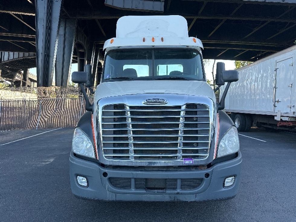 Day Cab Tractor-Heavy Duty Tractors-Freightliner-2012-Cascadia 12564ST-North Bergen-NJ-360,780\n\t\tmiles-$ 15,000 - Image 2