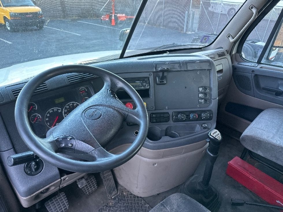 Day Cab Tractor-Heavy Duty Tractors-Freightliner-2012-Cascadia 12564ST-North Bergen-NJ-360,780\n\t\tmiles-$ 15,000 - Image 20