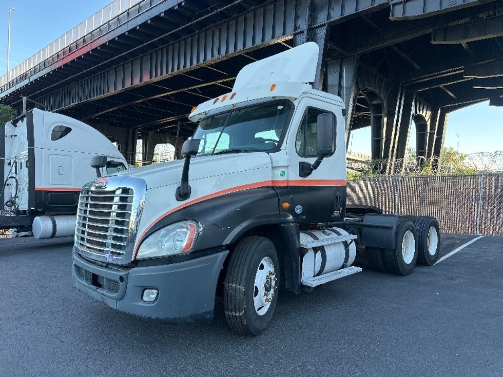 Day Cab Tractor-Heavy Duty Tractors-Freightliner-2012-Cascadia 12564ST-North Bergen-NJ-360,780\n\t\tmiles-$ 15,000 - Image 3