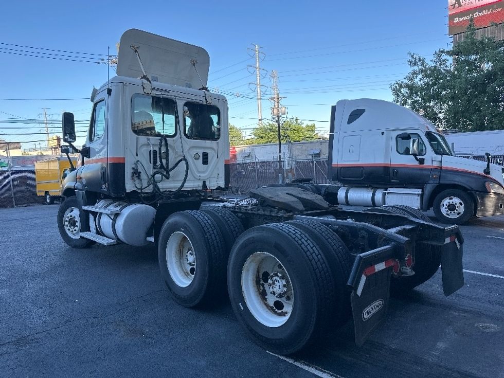 Day Cab Tractor-Heavy Duty Tractors-Freightliner-2012-Cascadia 12564ST-North Bergen-NJ-360,780\n\t\tmiles-$ 15,000 - Image 5