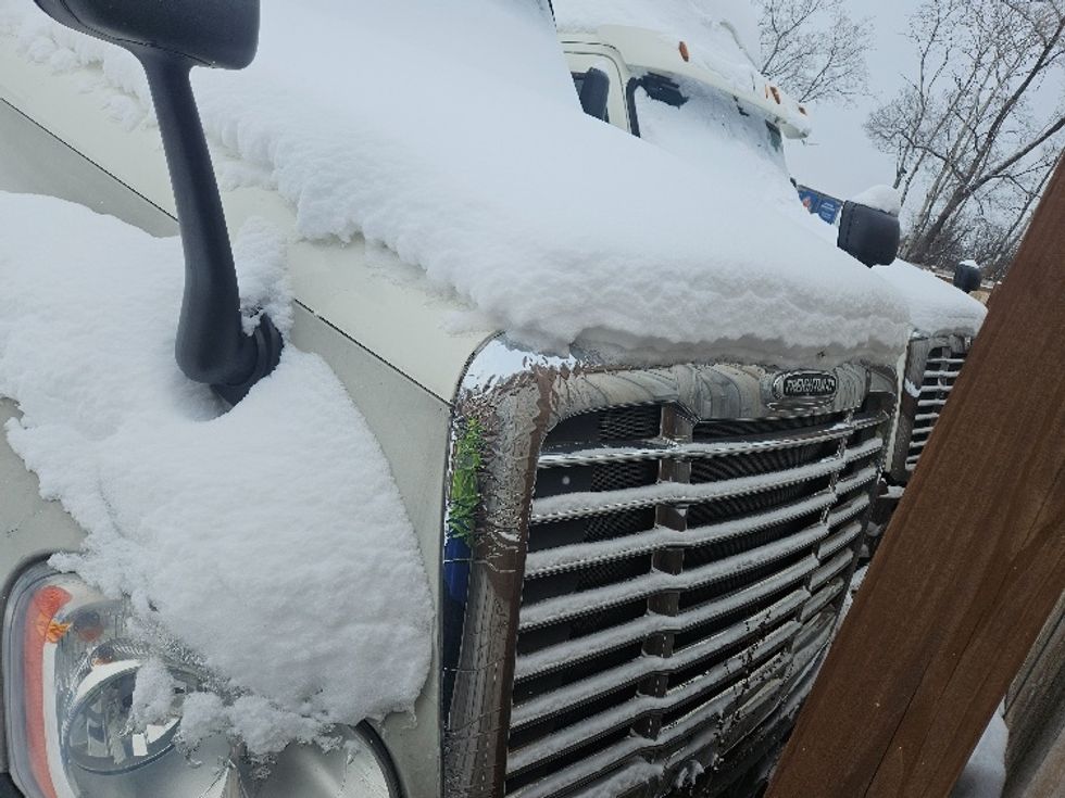 Day Cab Tractor-Heavy Duty Tractors-Freightliner-2012-Cascadia 12564ST-Roseville-MN-308,539\n\t\tmiles-$ 11,000 - Image 2