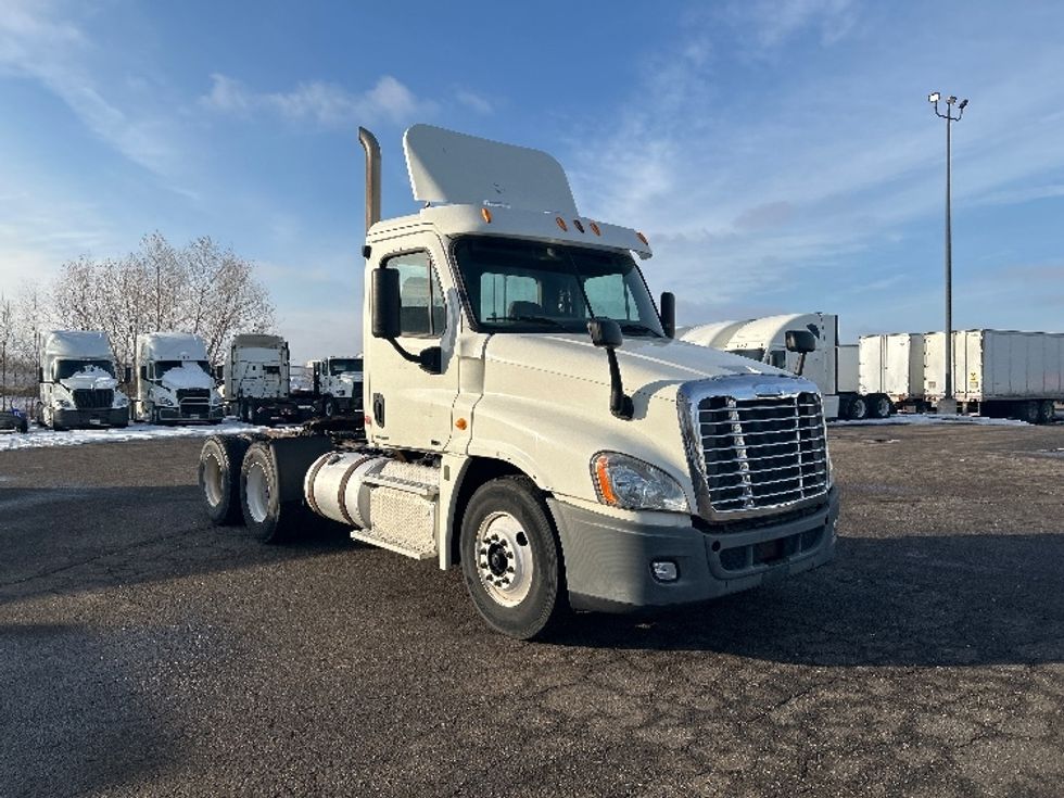 Day Cab Tractor-Heavy Duty Tractors-Freightliner-2012-Cascadia 12564ST-Roseville-MN-407,658\n\t\tmiles-$ 12,000 - Image 1