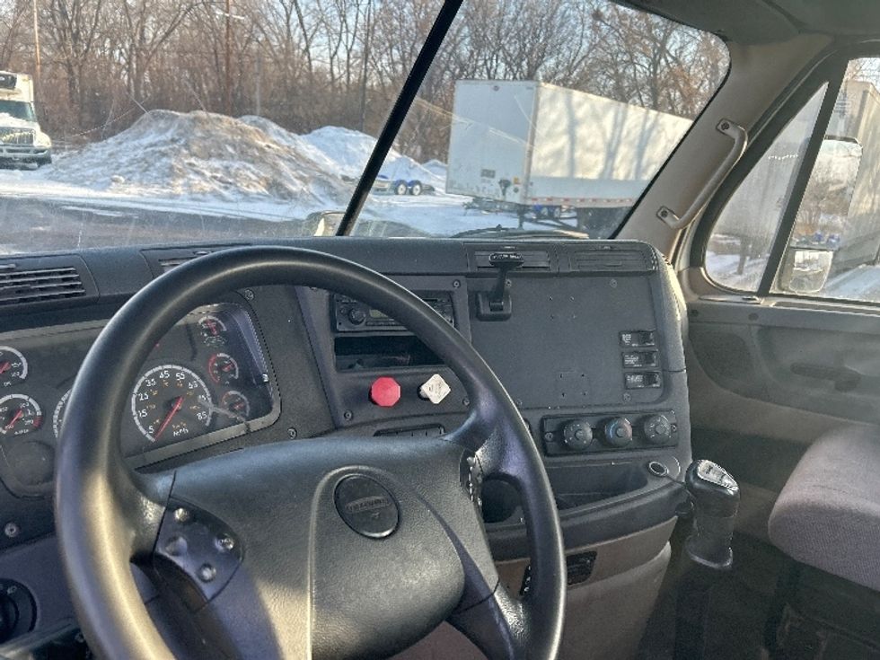 Day Cab Tractor-Heavy Duty Tractors-Freightliner-2012-Cascadia 12564ST-Roseville-MN-407,658\n\t\tmiles-$ 12,000 - Image 10