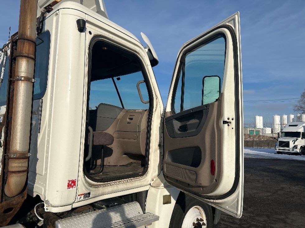 Day Cab Tractor-Heavy Duty Tractors-Freightliner-2012-Cascadia 12564ST-Roseville-MN-407,658\n\t\tmiles-$ 12,000 - Image 12