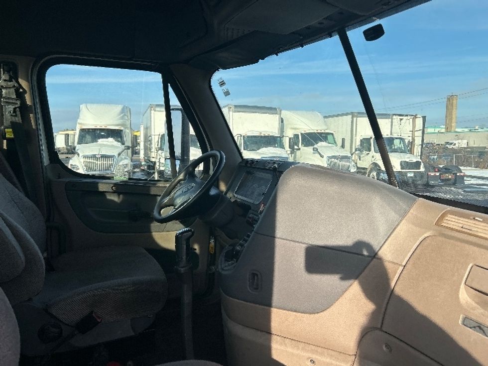 Day Cab Tractor-Heavy Duty Tractors-Freightliner-2012-Cascadia 12564ST-Roseville-MN-407,658\n\t\tmiles-$ 12,000 - Image 14