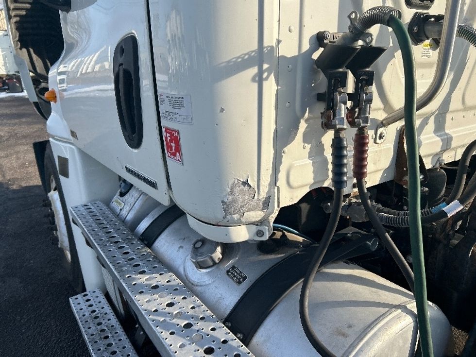 Day Cab Tractor-Heavy Duty Tractors-Freightliner-2012-Cascadia 12564ST-Roseville-MN-407,658\n\t\tmiles-$ 12,000 - Image 17