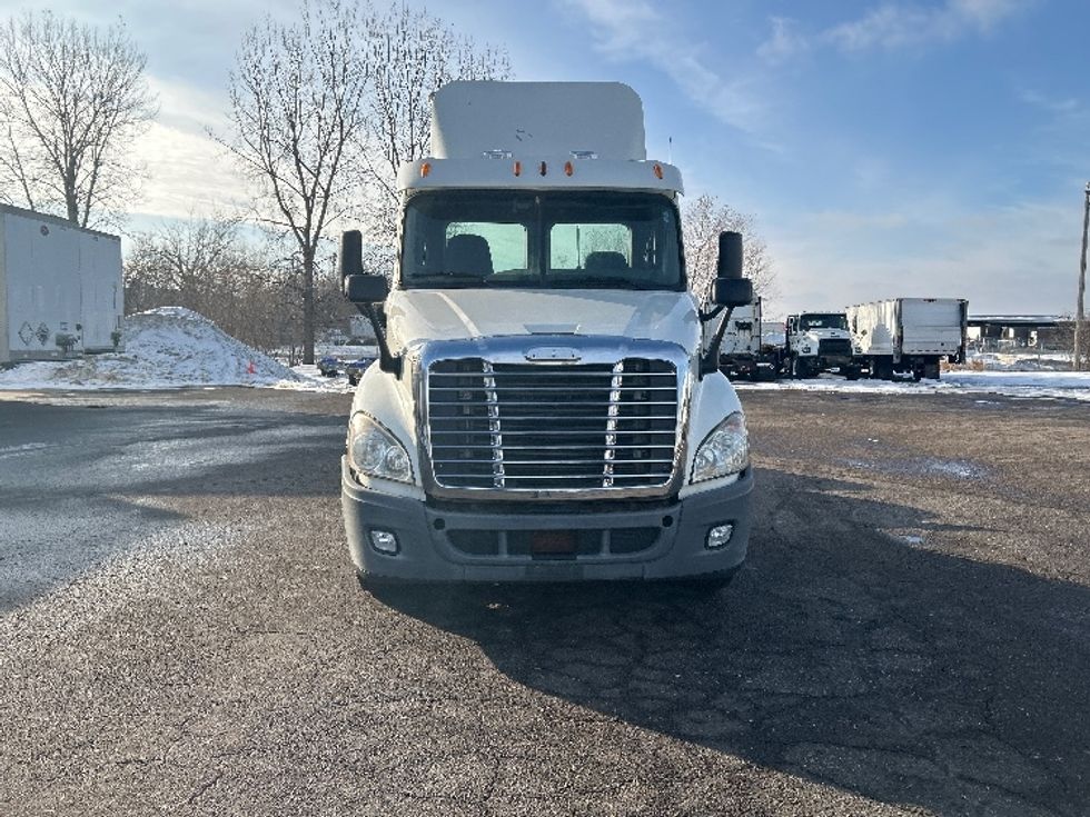 Day Cab Tractor-Heavy Duty Tractors-Freightliner-2012-Cascadia 12564ST-Roseville-MN-407,658\n\t\tmiles-$ 12,000 - Image 2