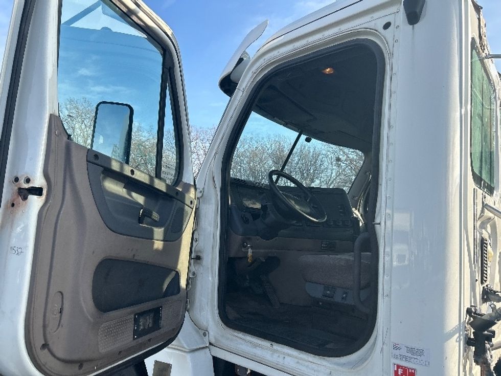 Day Cab Tractor-Heavy Duty Tractors-Freightliner-2012-Cascadia 12564ST-Roseville-MN-407,658\n\t\tmiles-$ 12,000 - Image 9