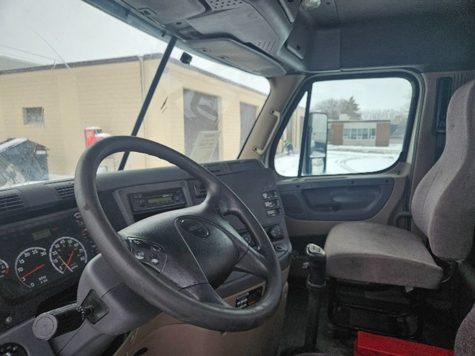 Day Cab Tractor-Heavy Duty Tractors-Freightliner-2012-Cascadia 12564ST-Roseville-MN-515,922\n\t\tmiles-$ 12,000 - Image 10