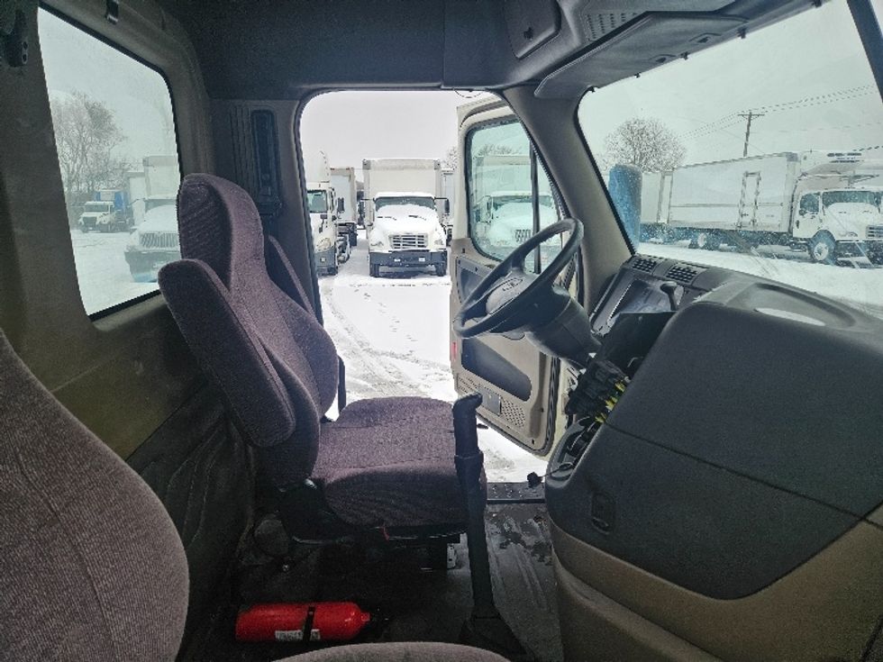 Day Cab Tractor-Heavy Duty Tractors-Freightliner-2012-Cascadia 12564ST-Roseville-MN-515,922\n\t\tmiles-$ 12,000 - Image 14