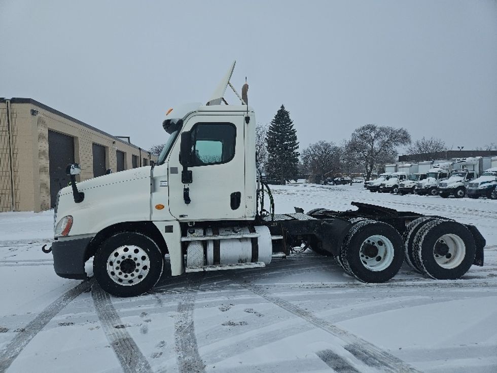 Day Cab Tractor-Heavy Duty Tractors-Freightliner-2012-Cascadia 12564ST-Roseville-MN-515,922\n\t\tmiles-$ 12,000 - Image 4