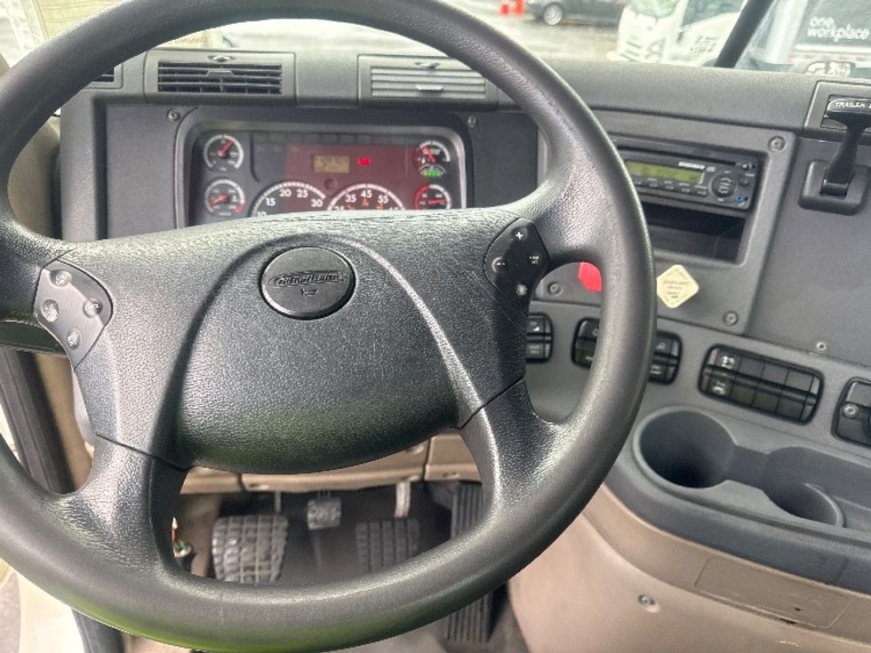 Day Cab Tractor-Heavy Duty Tractors-Freightliner-2012-Cascadia 12564ST-Tukwila-WA-412,869\n\t\tmiles-$ 12,000 - Image 11